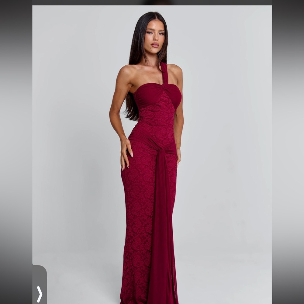 Outcast 
IRMA MAXI DRESS BURGUNDY